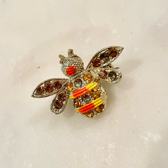 Vintage Jewelry - Vintage Gem Bee Pin